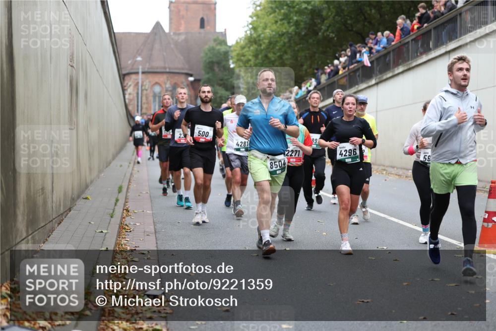 05.10.2025 - 20. swb-Marathon Bremen Michael Strokosch http://msf.ph/oto/9221359 05.10.2025 12:54:07 Laufen 176, 500, 4281, 8504, 2271, 89, 4296, 59 meine-sportfotos.de