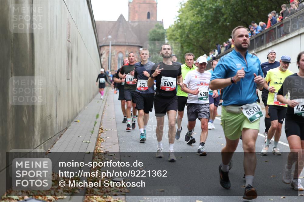 05.10.2025 - 20. swb-Marathon Bremen Michael Strokosch http://msf.ph/oto/9221362 05.10.2025 12:54:09 Laufen 176, 231, 500, 4281, 8504, 42 meine-sportfotos.de