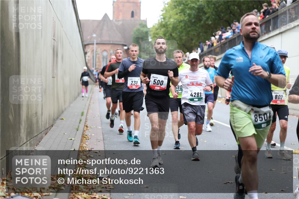 05.10.2025 - 20. swb-Marathon Bremen Michael Strokosch http://msf.ph/oto/9221363 05.10.2025 12:54:09 Laufen 231, 500, 580, 4281, 850, 802 meine-sportfotos.de