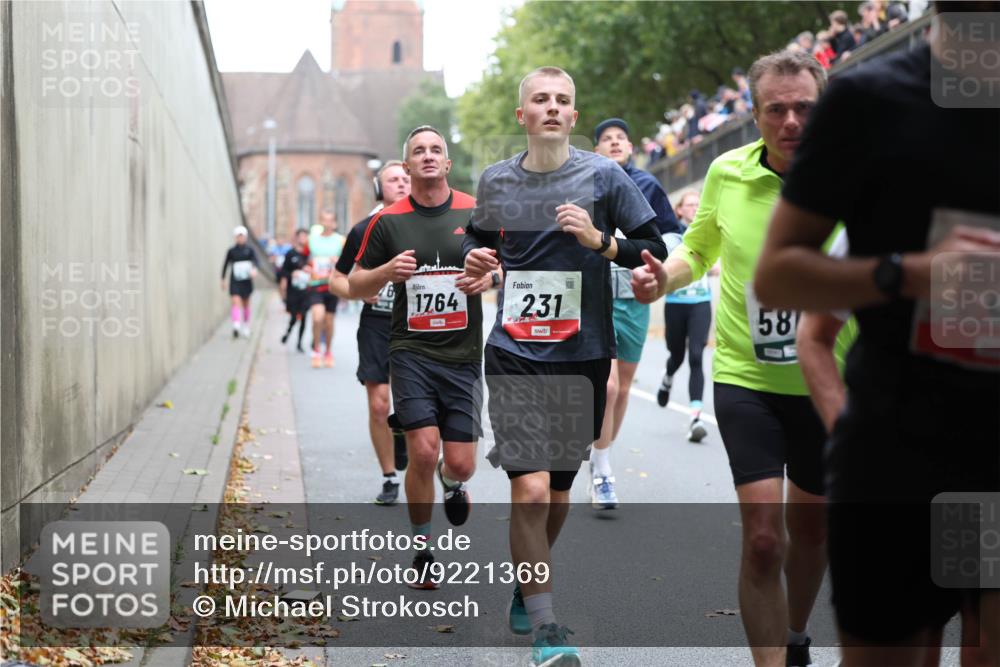 05.10.2025 - 20. swb-Marathon Bremen Michael Strokosch http://msf.ph/oto/9221369 05.10.2025 12:54:11 Laufen 1764, 231, 58 meine-sportfotos.de