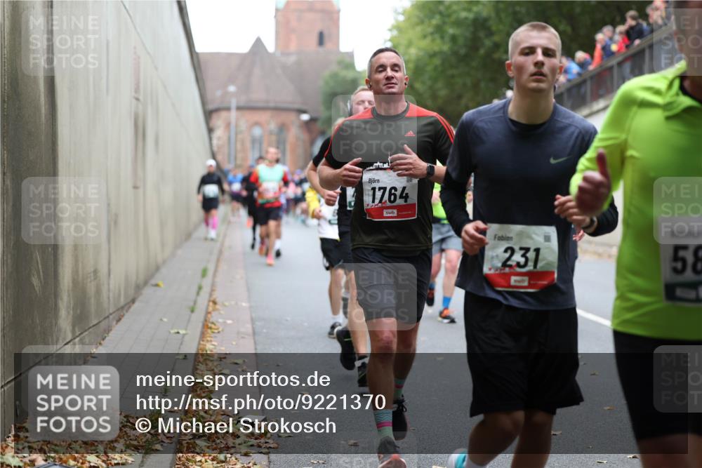 05.10.2025 - 20. swb-Marathon Bremen Michael Strokosch http://msf.ph/oto/9221370 05.10.2025 12:54:11 Laufen 1764, 231, 58 meine-sportfotos.de