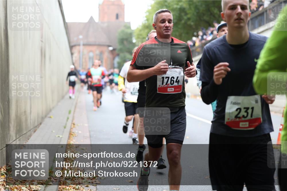 05.10.2025 - 20. swb-Marathon Bremen Michael Strokosch http://msf.ph/oto/9221372 05.10.2025 12:54:12 Laufen 1764, 231 meine-sportfotos.de