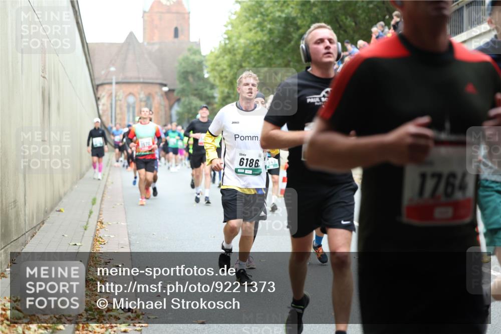 05.10.2025 - 20. swb-Marathon Bremen Michael Strokosch http://msf.ph/oto/9221373 05.10.2025 12:54:13 Laufen 1570, 6186, 1764 meine-sportfotos.de