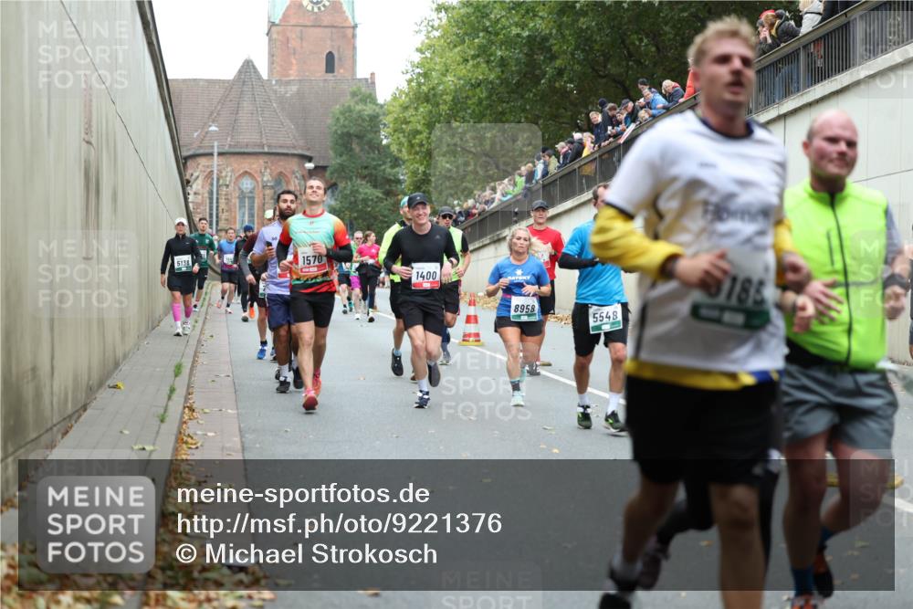 05.10.2025 - 20. swb-Marathon Bremen Michael Strokosch http://msf.ph/oto/9221376 05.10.2025 12:54:14 Laufen 5138, 1570, 1400, 8958, 5548 meine-sportfotos.de