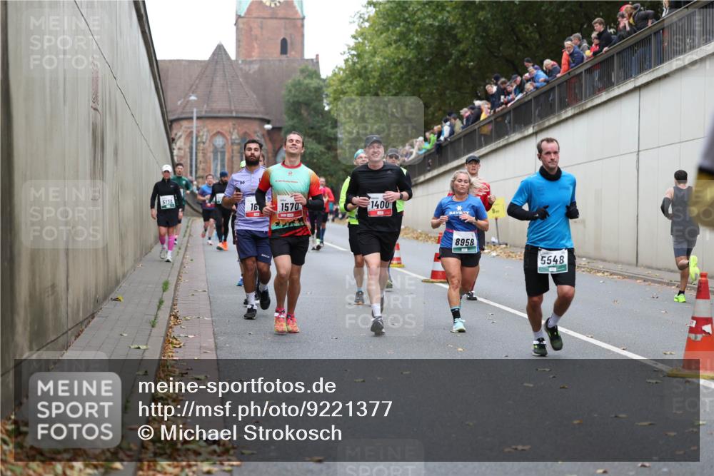 05.10.2025 - 20. swb-Marathon Bremen Michael Strokosch http://msf.ph/oto/9221377 05.10.2025 12:54:15 Laufen 5138, 16, 1570, 1400, 8958, 5548 meine-sportfotos.de