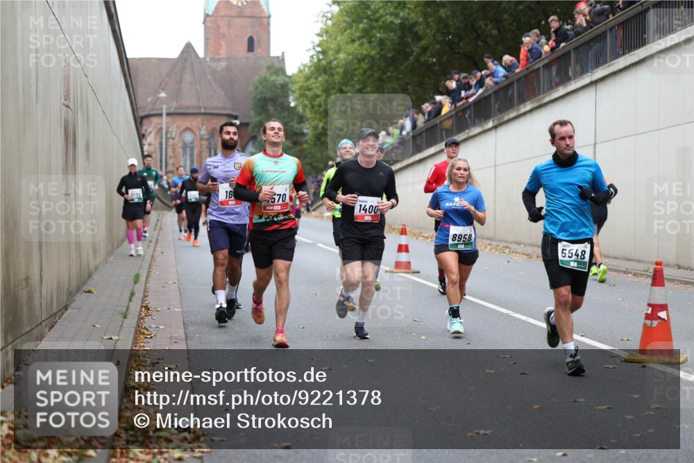05.10.2025 - 20. swb-Marathon Bremen Michael Strokosch http://msf.ph/oto/9221378 05.10.2025 12:54:15 Laufen 5134, 16, 570, 1400, 8958, 5548 meine-sportfotos.de