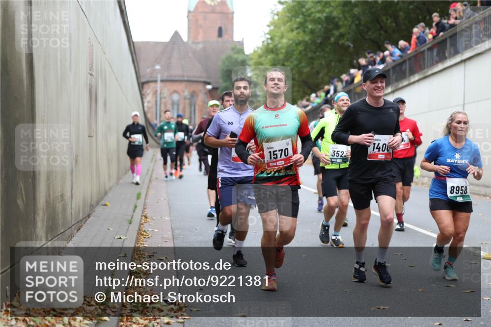 05.10.2025 - 20. swb-Marathon Bremen Michael Strokosch http://msf.ph/oto/9221381 05.10.2025 12:54:16 Laufen 20, 1570, 3523, 140, 8958 meine-sportfotos.de