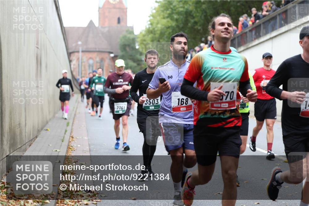 05.10.2025 - 20. swb-Marathon Bremen Michael Strokosch http://msf.ph/oto/9221384 05.10.2025 12:54:17 Laufen 7761, 3503, 168, 70, 14 meine-sportfotos.de