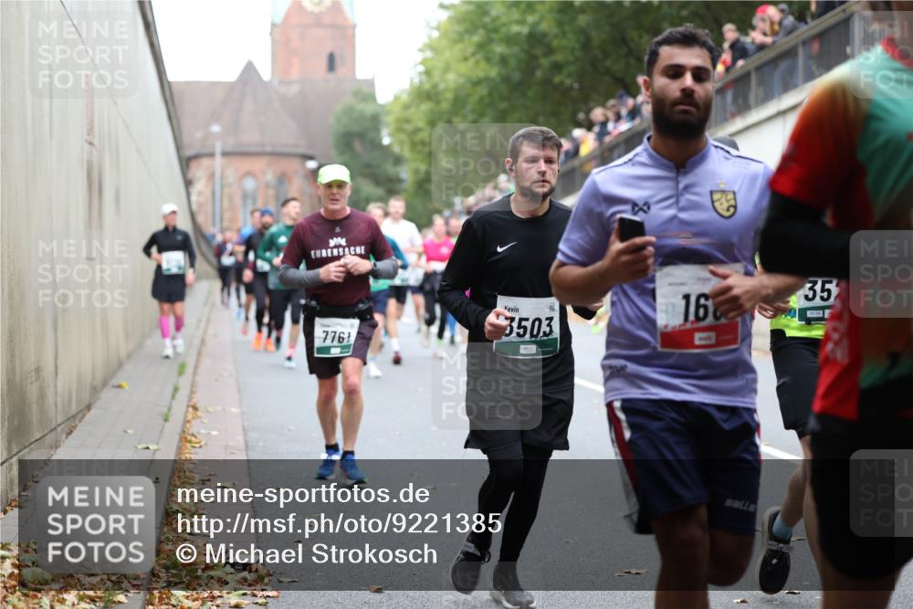 05.10.2025 - 20. swb-Marathon Bremen Michael Strokosch http://msf.ph/oto/9221385 05.10.2025 12:54:18 Laufen 7761, 3503, 16, 35, 08194 meine-sportfotos.de