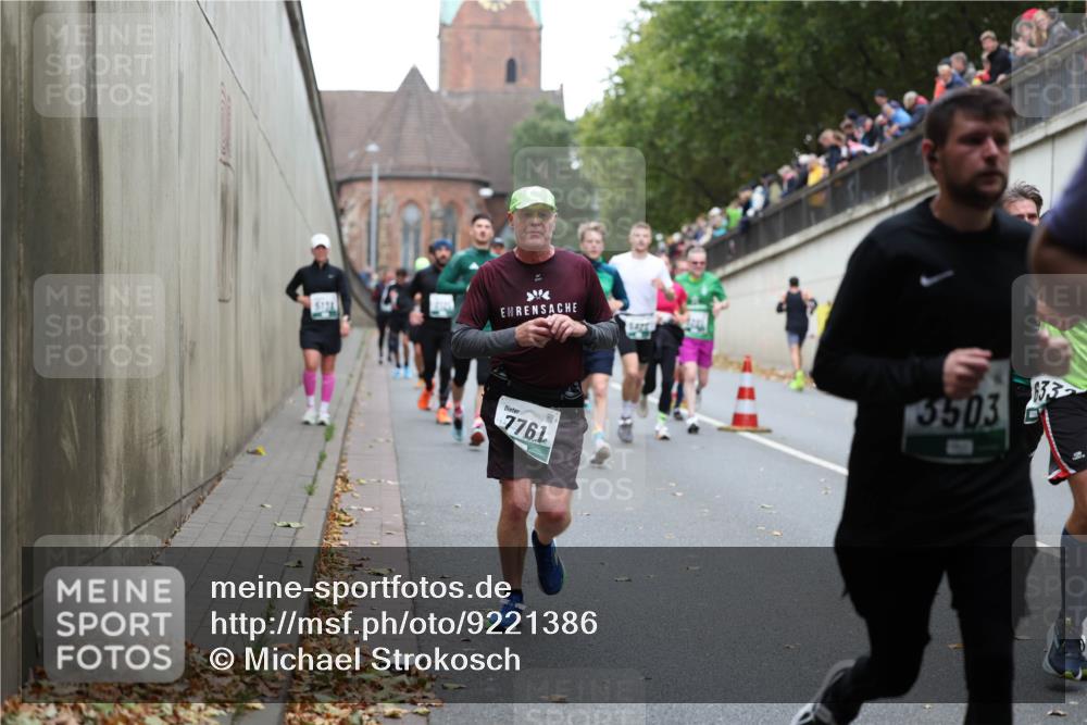 05.10.2025 - 20. swb-Marathon Bremen Michael Strokosch http://msf.ph/oto/9221386 05.10.2025 12:54:18 Laufen 7761, 3503, 63, 3 meine-sportfotos.de
