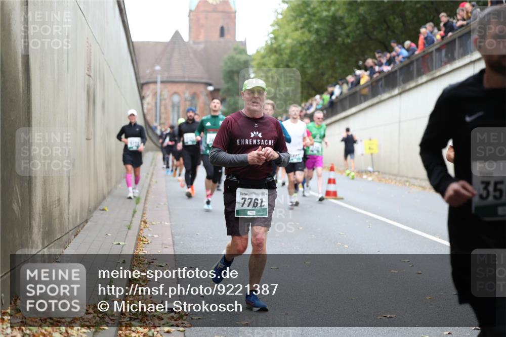 05.10.2025 - 20. swb-Marathon Bremen Michael Strokosch http://msf.ph/oto/9221387 05.10.2025 12:54:19 Laufen 7761, 35 meine-sportfotos.de
