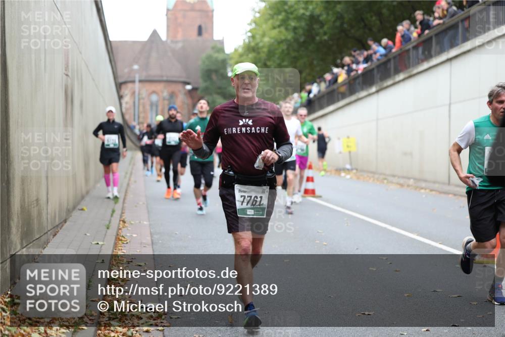 05.10.2025 - 20. swb-Marathon Bremen Michael Strokosch http://msf.ph/oto/9221389 05.10.2025 12:54:19 Laufen 7761 meine-sportfotos.de
