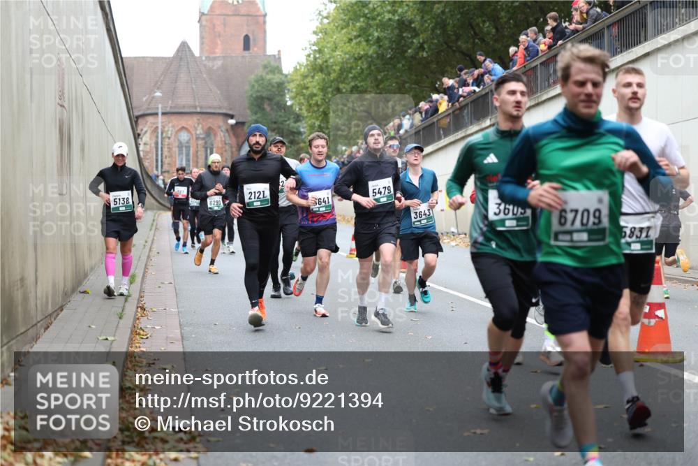 05.10.2025 - 20. swb-Marathon Bremen Michael Strokosch http://msf.ph/oto/9221394 05.10.2025 12:54:22 Laufen 5138, 6290, 2121, 641, 5479, 3643, 360, 6709, 5837 meine-sportfotos.de