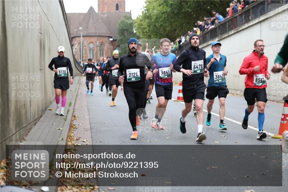 05.10.2025 - 20. swb-Marathon Bremen Michael Strokosch http://msf.ph/oto/9221395 05.10.2025 12:54:22 Laufen 5138, 629, 2121, 5479, 3641, 3643, 8592 meine-sportfotos.de