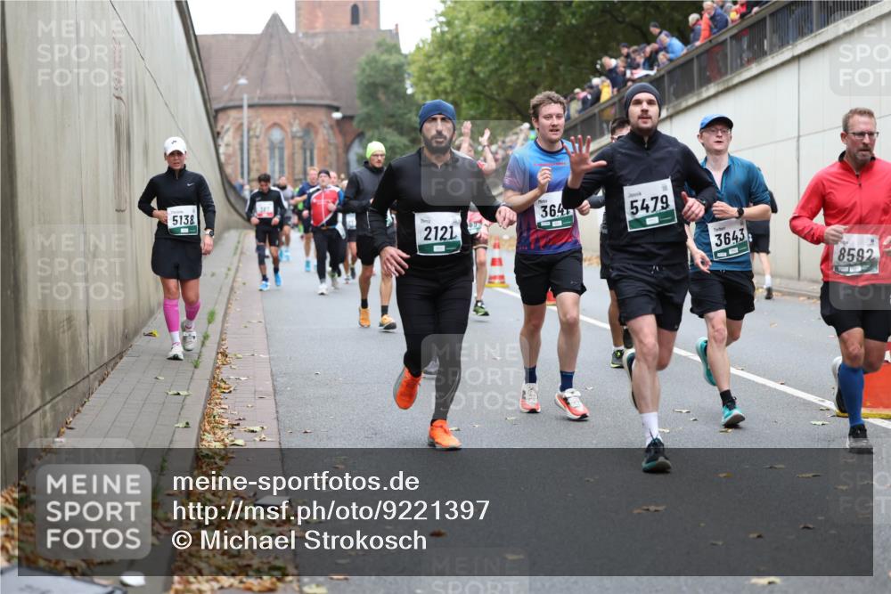 05.10.2025 - 20. swb-Marathon Bremen Michael Strokosch http://msf.ph/oto/9221397 05.10.2025 12:54:23 Laufen 5138, 2121, 364, 5479, 3643, 8592 meine-sportfotos.de