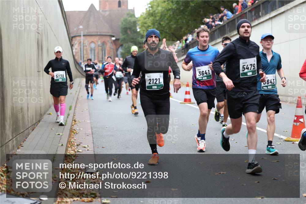 05.10.2025 - 20. swb-Marathon Bremen Michael Strokosch http://msf.ph/oto/9221398 05.10.2025 12:54:23 Laufen 5138, 2121, 3641, 5479, 3643 meine-sportfotos.de