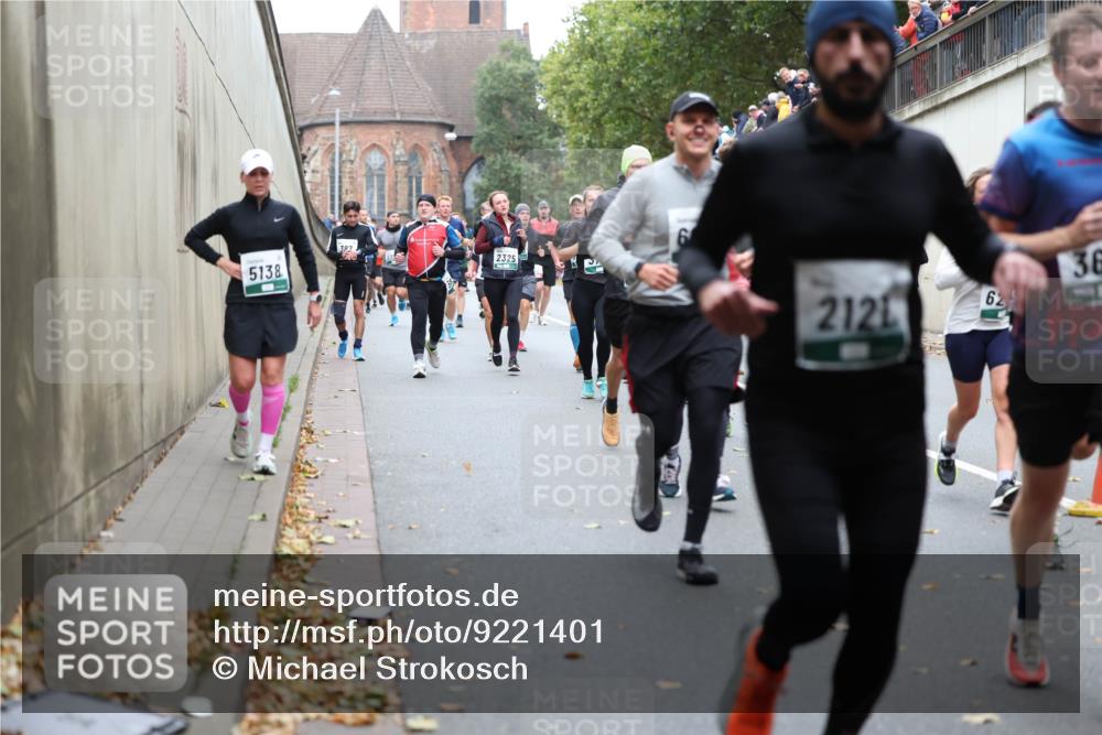 05.10.2025 - 20. swb-Marathon Bremen Michael Strokosch http://msf.ph/oto/9221401 05.10.2025 12:54:24 Laufen 5138, 387, 2325, 36, 2121 meine-sportfotos.de