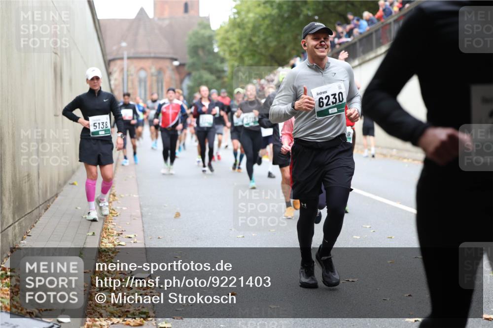 05.10.2025 - 20. swb-Marathon Bremen Michael Strokosch http://msf.ph/oto/9221403 05.10.2025 12:54:25 Laufen 5138, 6230 meine-sportfotos.de