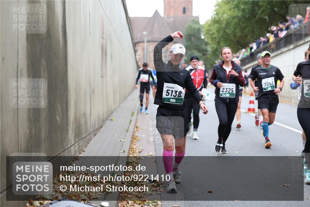 05.10.2025 - 20. swb-Marathon Bremen Michael Strokosch http://msf.ph/oto/9221410 05.10.2025 12:54:27 Laufen 2325, 5138, 7041, 3 meine-sportfotos.de