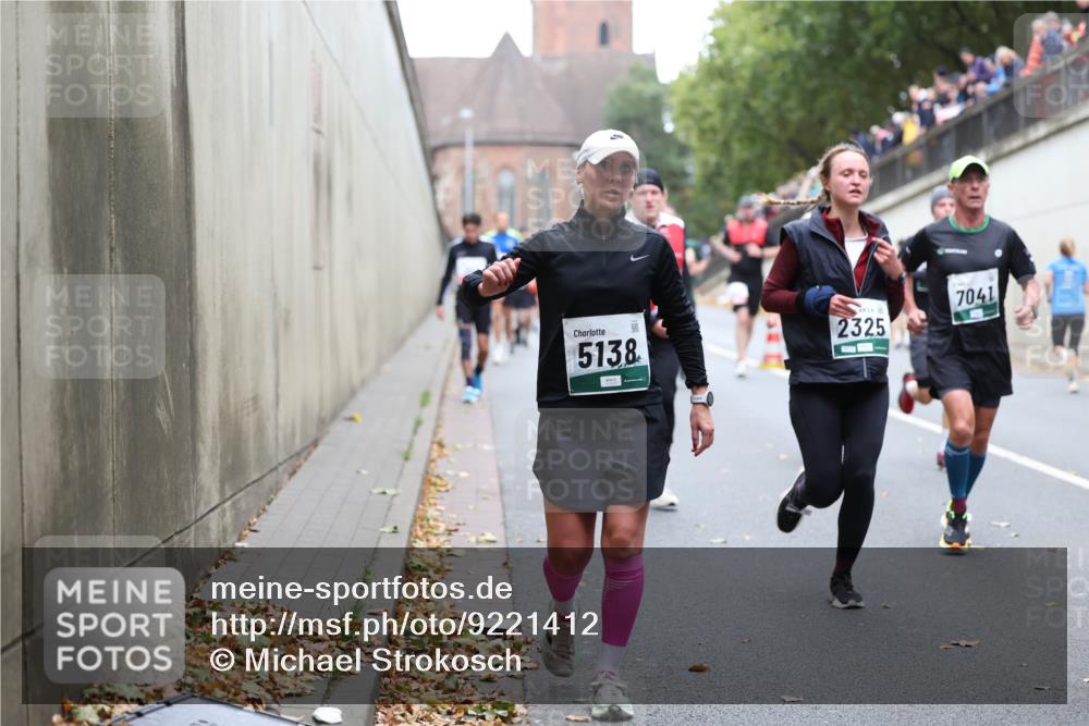05.10.2025 - 20. swb-Marathon Bremen Michael Strokosch http://msf.ph/oto/9221412 05.10.2025 12:54:28 Laufen 5138, 7041, 2325 meine-sportfotos.de