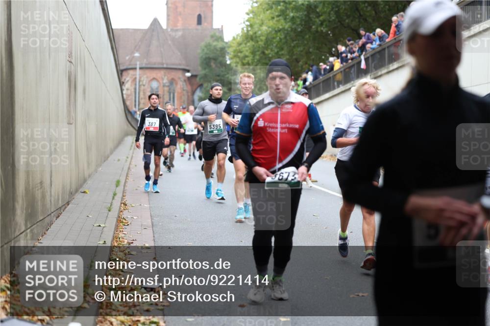 05.10.2025 - 20. swb-Marathon Bremen Michael Strokosch http://msf.ph/oto/9221414 05.10.2025 12:54:30 Laufen 387, 5395, 9675 meine-sportfotos.de