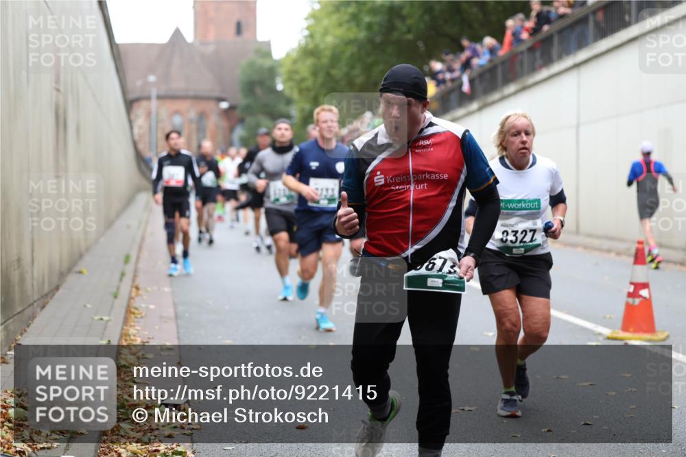 05.10.2025 - 20. swb-Marathon Bremen Michael Strokosch http://msf.ph/oto/9221415 05.10.2025 12:54:30 Laufen 673, 8327 meine-sportfotos.de