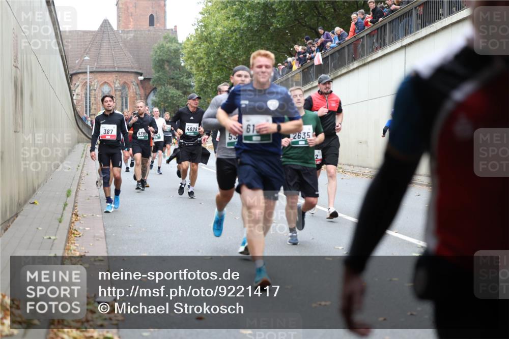 05.10.2025 - 20. swb-Marathon Bremen Michael Strokosch http://msf.ph/oto/9221417 05.10.2025 12:54:31 Laufen 4028, 61, 387, 5399, 471, 2635, 2 meine-sportfotos.de