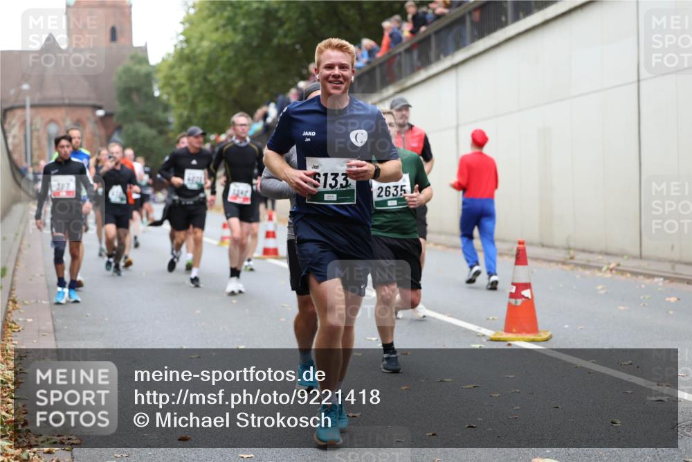 05.10.2025 - 20. swb-Marathon Bremen Michael Strokosch http://msf.ph/oto/9221418 05.10.2025 12:54:32 Laufen 133, 2635 meine-sportfotos.de