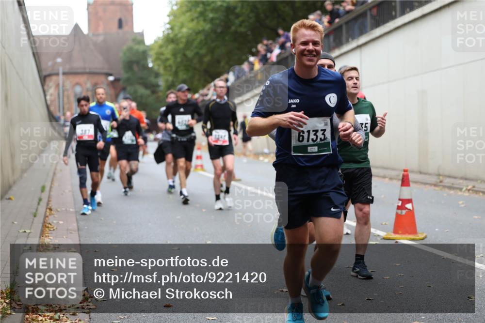 05.10.2025 - 20. swb-Marathon Bremen Michael Strokosch http://msf.ph/oto/9221420 05.10.2025 12:54:32 Laufen 6133, 35 meine-sportfotos.de