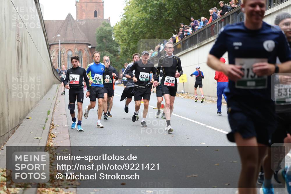 05.10.2025 - 20. swb-Marathon Bremen Michael Strokosch http://msf.ph/oto/9221421 05.10.2025 12:54:33 Laufen 4028, 1342, 2874, 387, 539 meine-sportfotos.de