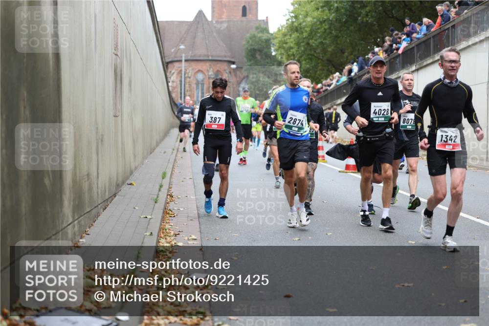 05.10.2025 - 20. swb-Marathon Bremen Michael Strokosch http://msf.ph/oto/9221425 05.10.2025 12:54:34 Laufen 387, 7502, 2874, 4028, 8078, 1342 meine-sportfotos.de