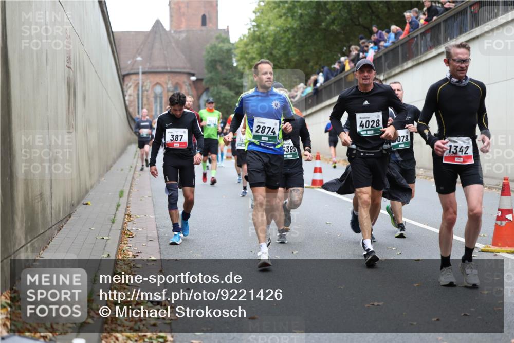 05.10.2025 - 20. swb-Marathon Bremen Michael Strokosch http://msf.ph/oto/9221426 05.10.2025 12:54:34 Laufen 387, 7607, 2874, 5399, 4028, 078, 1342 meine-sportfotos.de