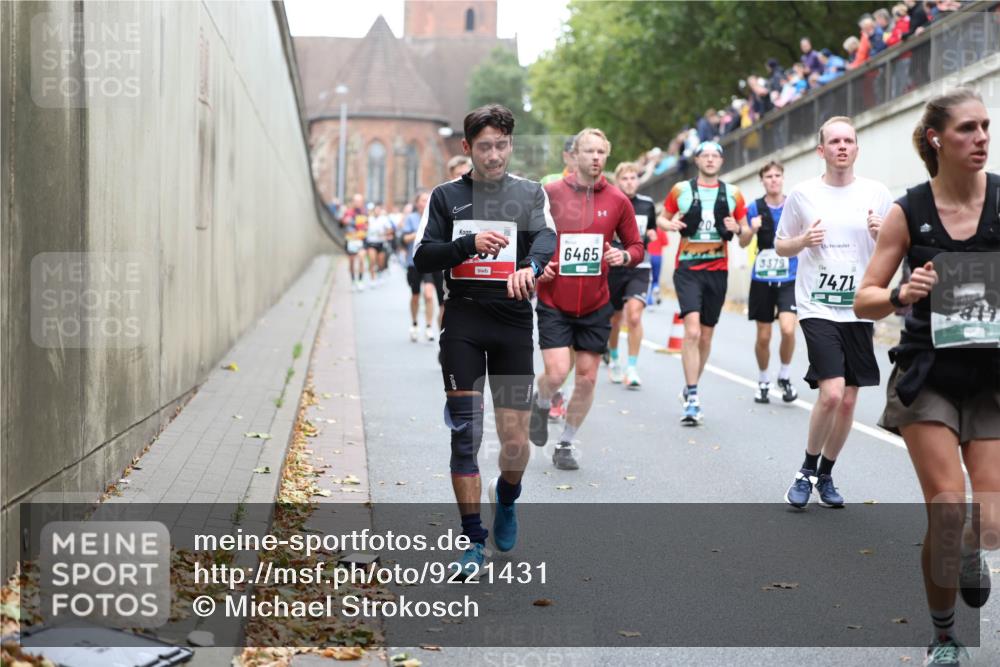 05.10.2025 - 20. swb-Marathon Bremen Michael Strokosch http://msf.ph/oto/9221431 05.10.2025 12:54:38 Laufen 6465, 3379, 74, 71 meine-sportfotos.de