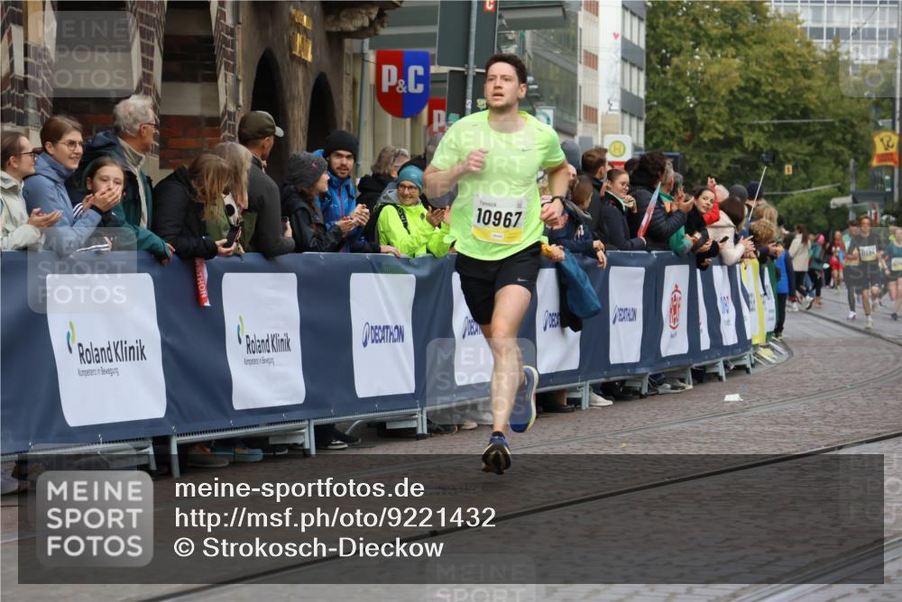 05.10.2025 - 20. swb-Marathon Bremen Strokosch-Dieckow http://msf.ph/oto/9221432 05.10.2025 10:38:53 Ziel 10967 meine-sportfotos.de