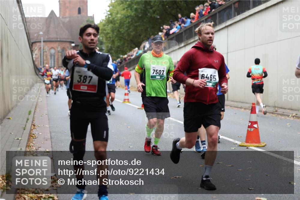 05.10.2025 - 20. swb-Marathon Bremen Michael Strokosch http://msf.ph/oto/9221434 05.10.2025 12:54:39 Laufen 387, 7507, 6465 meine-sportfotos.de