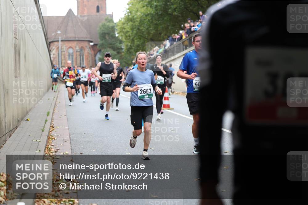 05.10.2025 - 20. swb-Marathon Bremen Michael Strokosch http://msf.ph/oto/9221438 05.10.2025 12:54:42 Laufen 5788, 40, 387, 2667, 086 meine-sportfotos.de