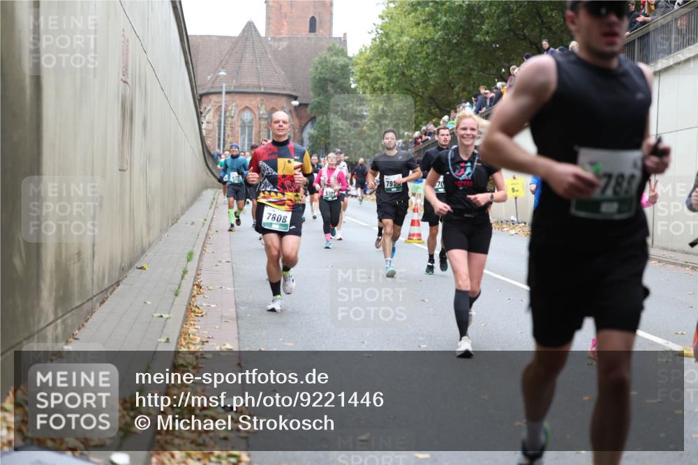 05.10.2025 - 20. swb-Marathon Bremen Michael Strokosch http://msf.ph/oto/9221446 05.10.2025 12:54:45 Laufen 4119, 7808, 799, 70, 5101, 788 meine-sportfotos.de