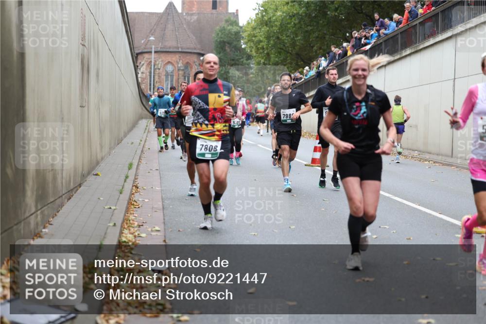 05.10.2025 - 20. swb-Marathon Bremen Michael Strokosch http://msf.ph/oto/9221447 05.10.2025 12:54:46 Laufen 4119, 7808, 5, 01, 798 meine-sportfotos.de