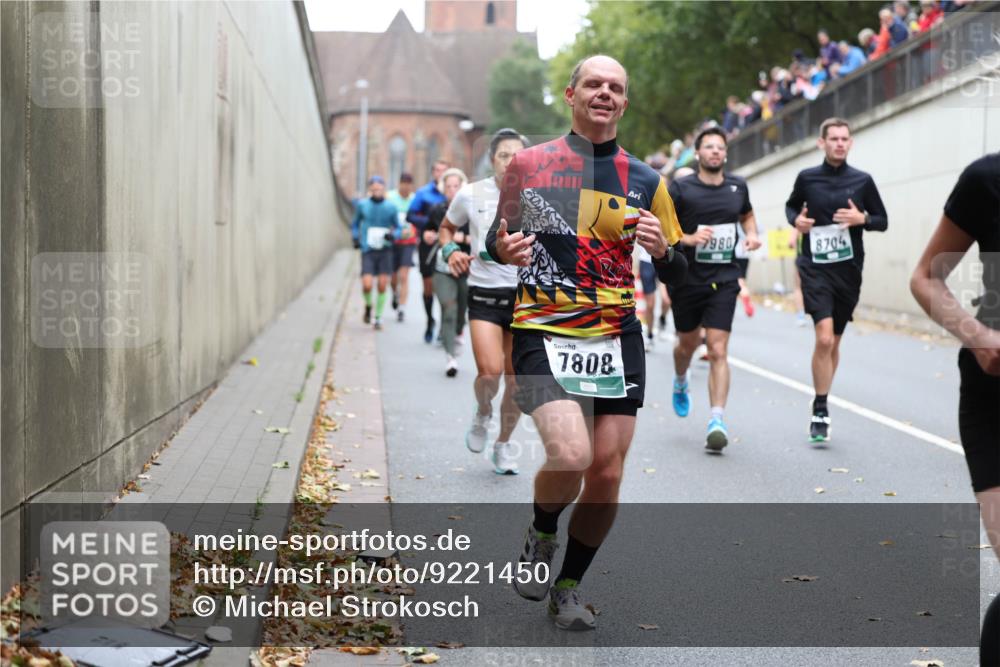05.10.2025 - 20. swb-Marathon Bremen Michael Strokosch http://msf.ph/oto/9221450 05.10.2025 12:54:47 Laufen 7808, 7980, 8704 meine-sportfotos.de