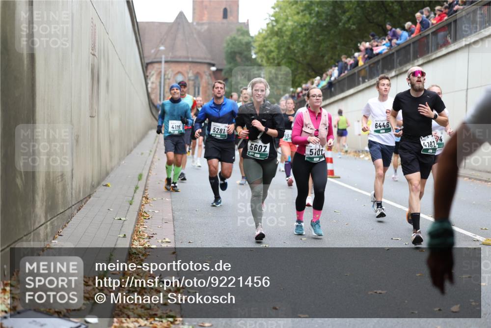 05.10.2025 - 20. swb-Marathon Bremen Michael Strokosch http://msf.ph/oto/9221456 05.10.2025 12:54:49 Laufen 4119, 5281, 5607, 593, 5101, 6446, 24, 4782 meine-sportfotos.de