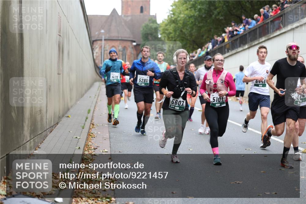 05.10.2025 - 20. swb-Marathon Bremen Michael Strokosch http://msf.ph/oto/9221457 05.10.2025 12:54:50 Laufen 4119, 5281, 5101, 5607, 6446 meine-sportfotos.de
