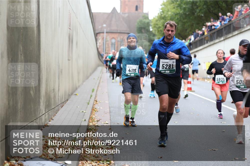 05.10.2025 - 20. swb-Marathon Bremen Michael Strokosch http://msf.ph/oto/9221461 05.10.2025 12:54:51 Laufen 4119, 5281, 5935, 508 meine-sportfotos.de