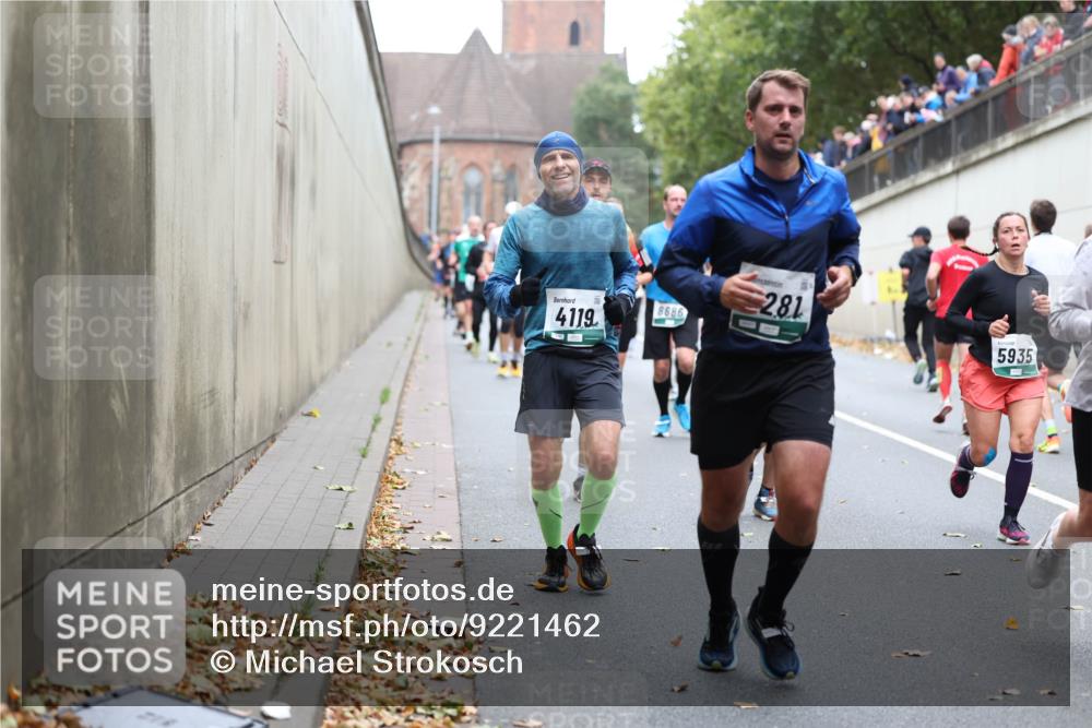05.10.2025 - 20. swb-Marathon Bremen Michael Strokosch http://msf.ph/oto/9221462 05.10.2025 12:54:52 Laufen 4119, 8686, 281, 5935 meine-sportfotos.de