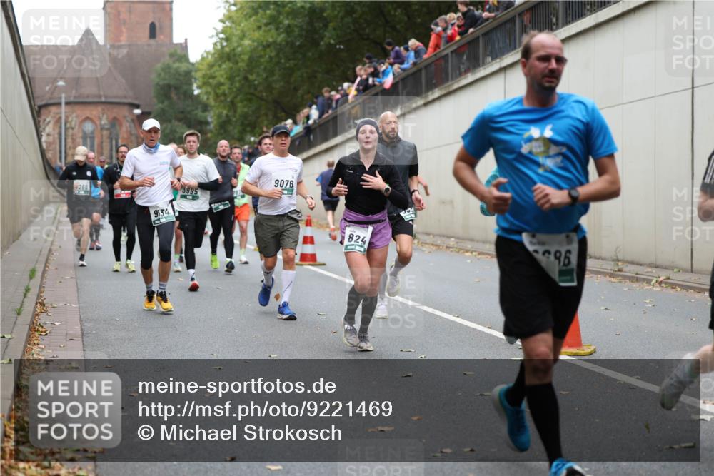 05.10.2025 - 20. swb-Marathon Bremen Michael Strokosch http://msf.ph/oto/9221469 05.10.2025 12:54:55 Laufen 260, 9134, 3995, 9076, 824, 96 meine-sportfotos.de