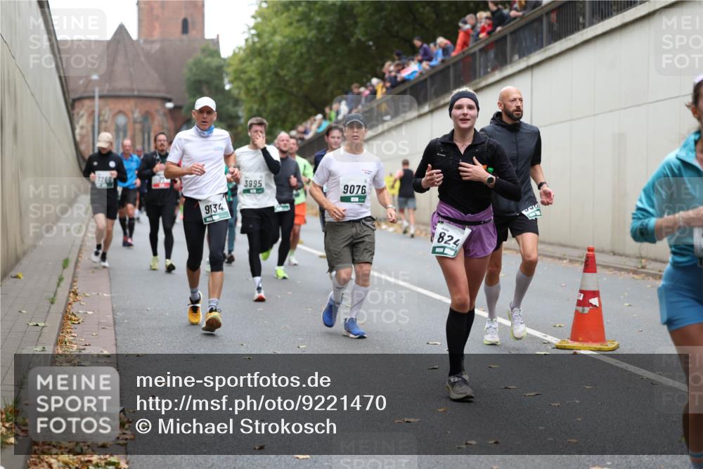 05.10.2025 - 20. swb-Marathon Bremen Michael Strokosch http://msf.ph/oto/9221470 05.10.2025 12:54:56 Laufen 7260, 9134, 3995, 9076, 824 meine-sportfotos.de