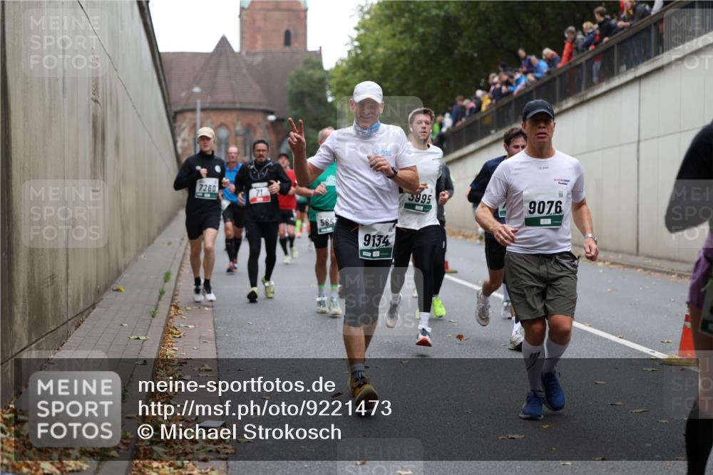 05.10.2025 - 20. swb-Marathon Bremen Michael Strokosch http://msf.ph/oto/9221473 05.10.2025 12:54:57 Laufen 7260, 71, 585, 9134, 39, 95, 9076, 111 meine-sportfotos.de