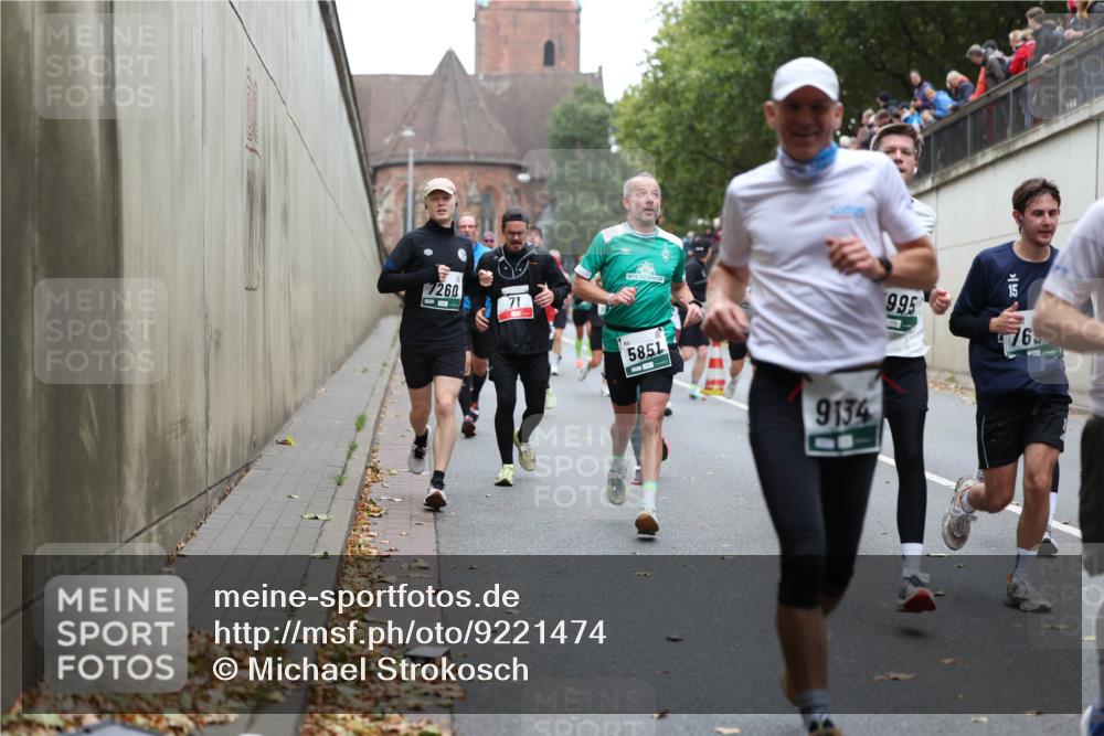 05.10.2025 - 20. swb-Marathon Bremen Michael Strokosch http://msf.ph/oto/9221474 05.10.2025 12:54:58 Laufen 7260, 71, 5851, 9134, 995, 76 meine-sportfotos.de