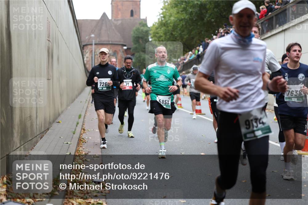 05.10.2025 - 20. swb-Marathon Bremen Michael Strokosch http://msf.ph/oto/9221476 05.10.2025 12:54:58 Laufen 7260, 5851, 9134, 7638 meine-sportfotos.de