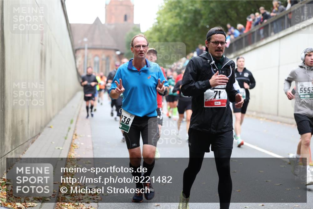 05.10.2025 - 20. swb-Marathon Bremen Michael Strokosch http://msf.ph/oto/9221482 05.10.2025 12:55:02 Laufen 38, 71, 5553 meine-sportfotos.de