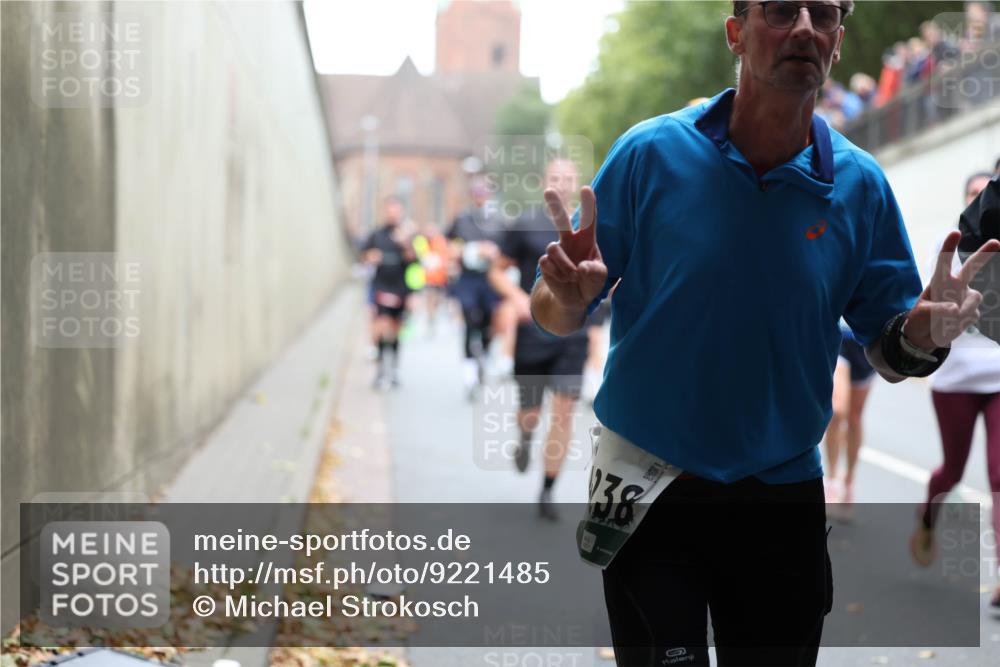 05.10.2025 - 20. swb-Marathon Bremen Michael Strokosch http://msf.ph/oto/9221485 05.10.2025 12:55:03 Laufen 38 meine-sportfotos.de